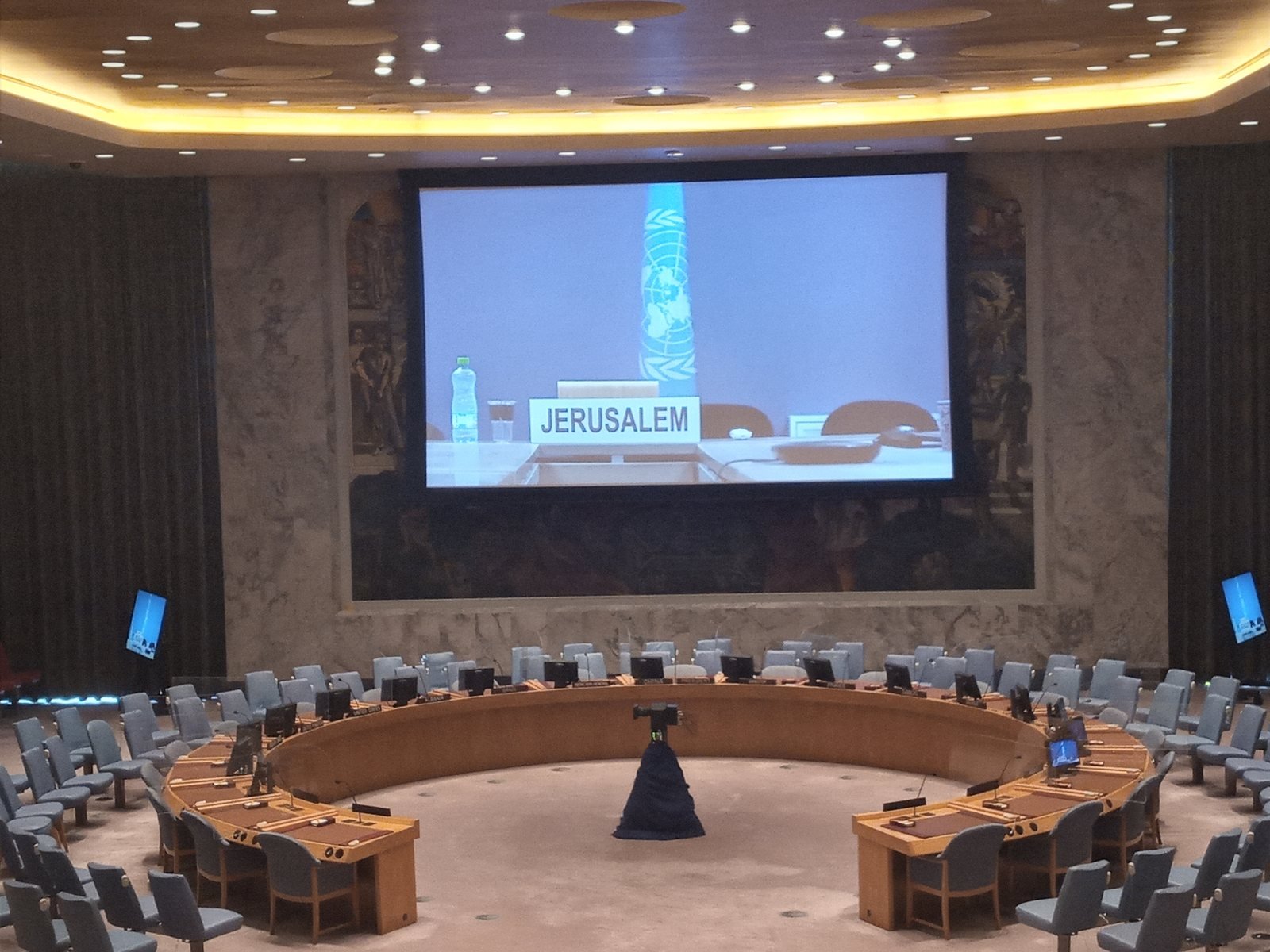 The UN Security Council chamber with Jerusalem shown on the main screen