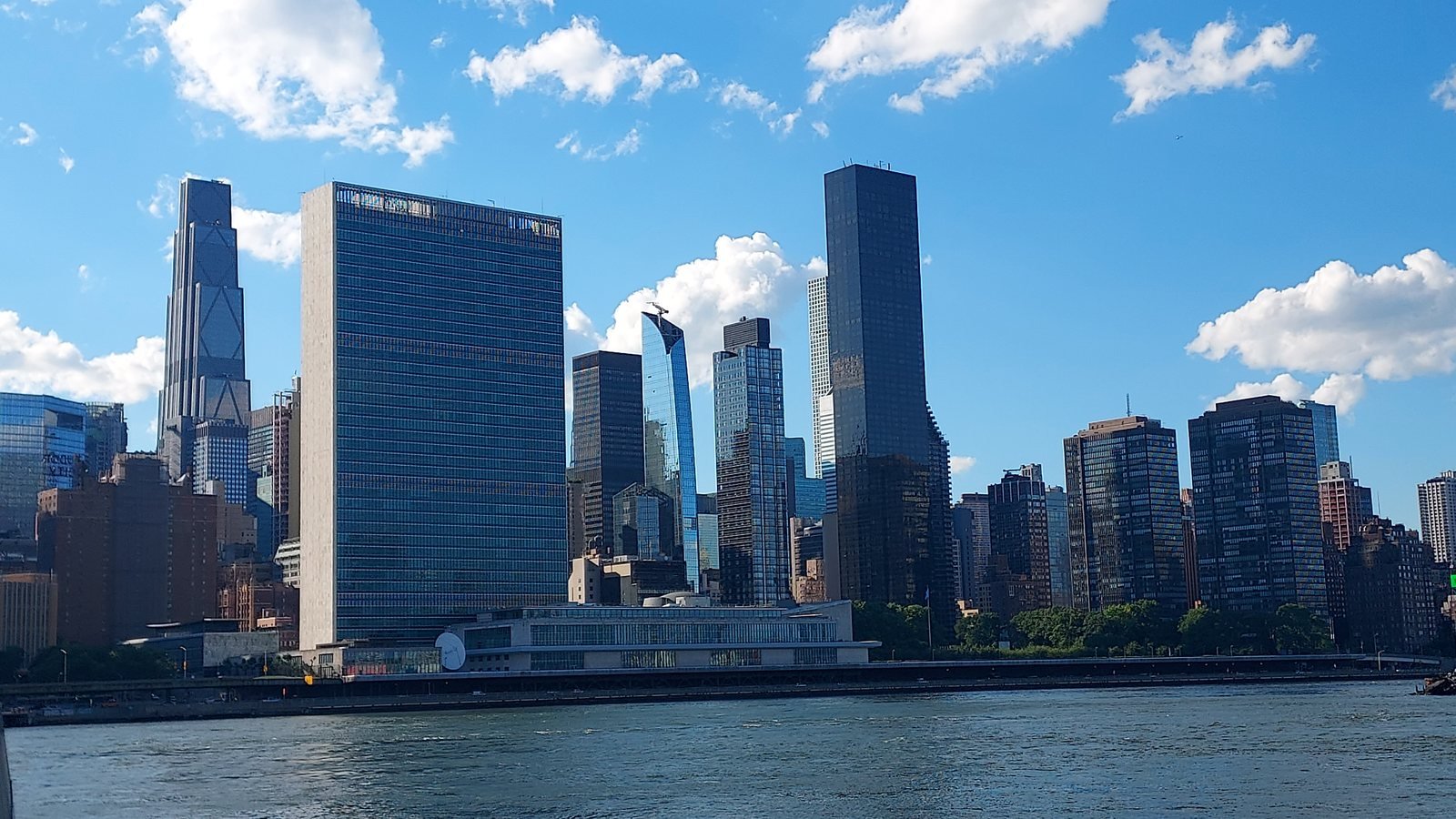 The United Nations building and the New York City skyline